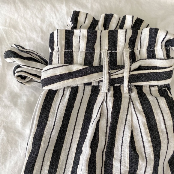 2/$40💜 CLOSET CLEAN OUT: Dynamite linen striped shorts with belt - Picture 3 of 9